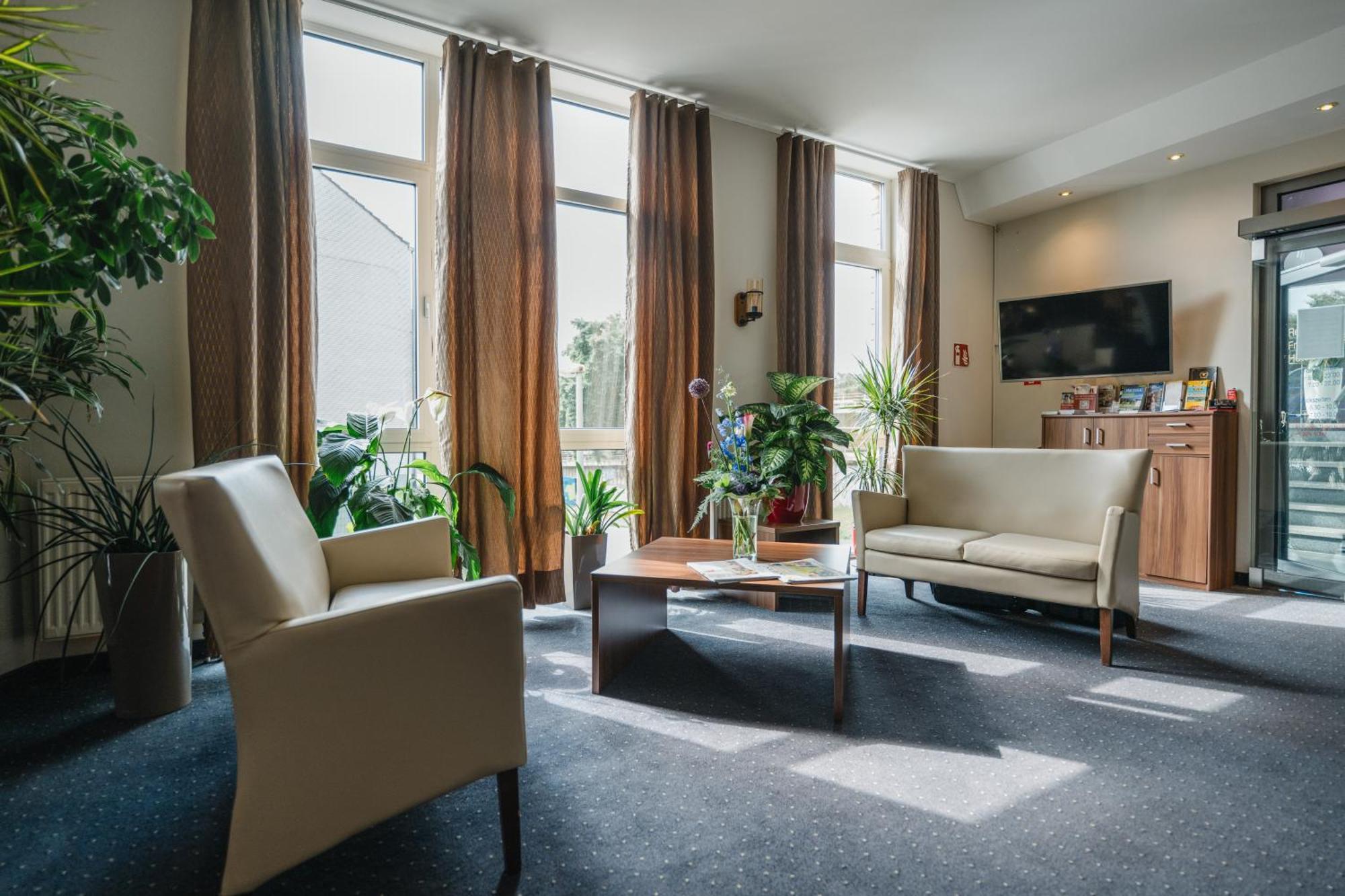 Hotel Mirage Дуйсбург Екстериор снимка