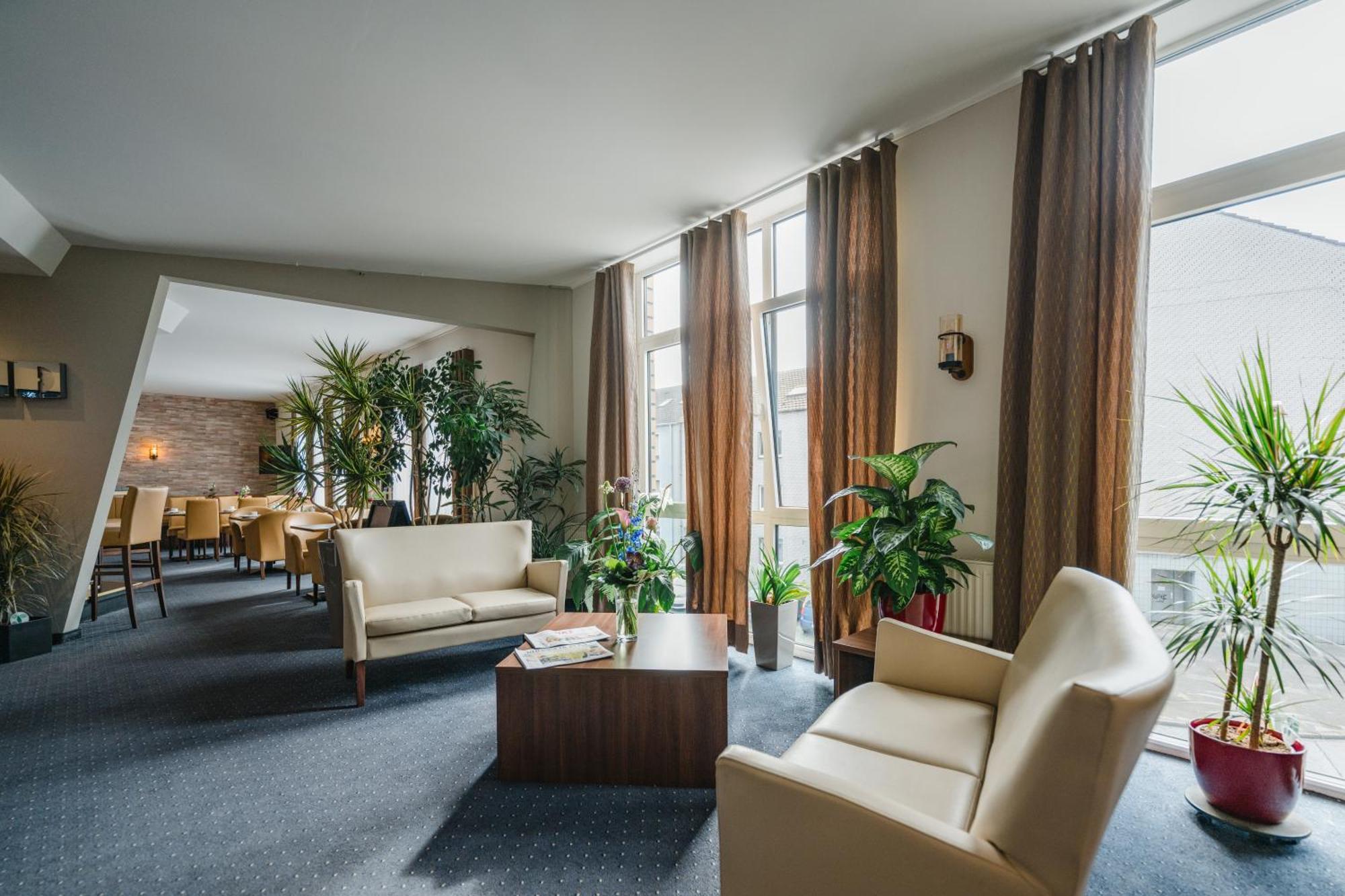 Hotel Mirage Дуйсбург Екстериор снимка