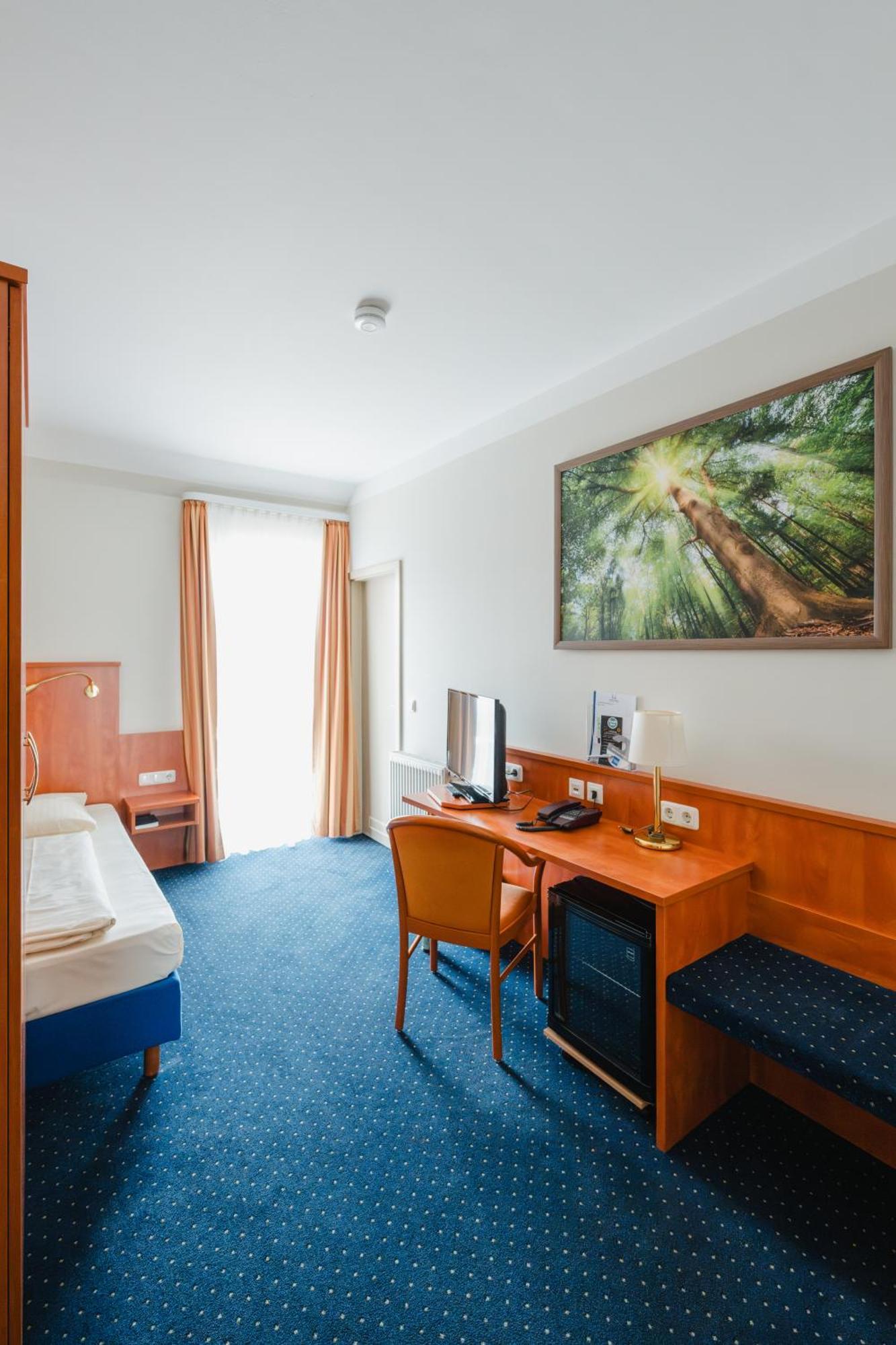 Hotel Mirage Дуйсбург Екстериор снимка