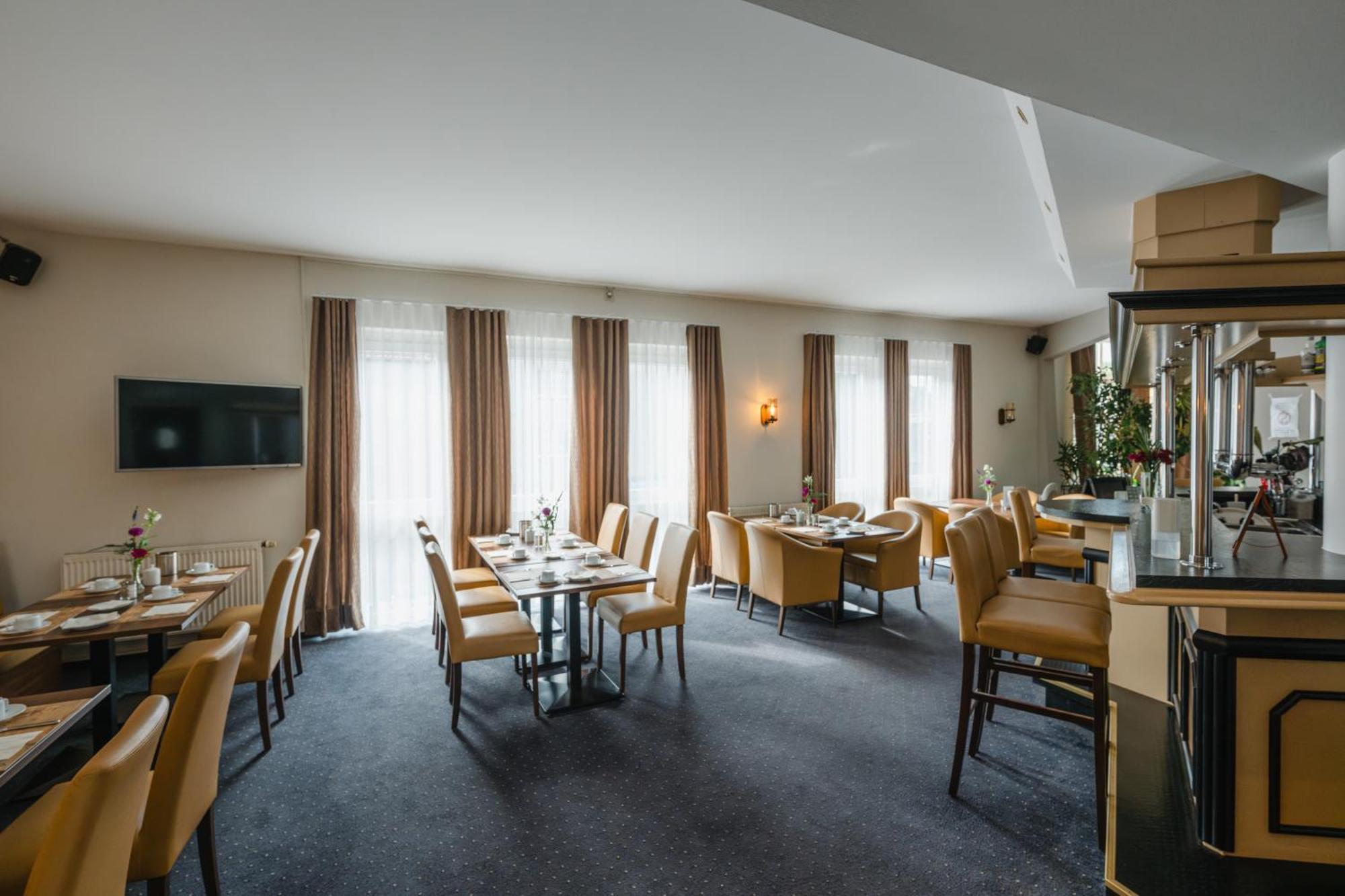 Hotel Mirage Дуйсбург Екстериор снимка