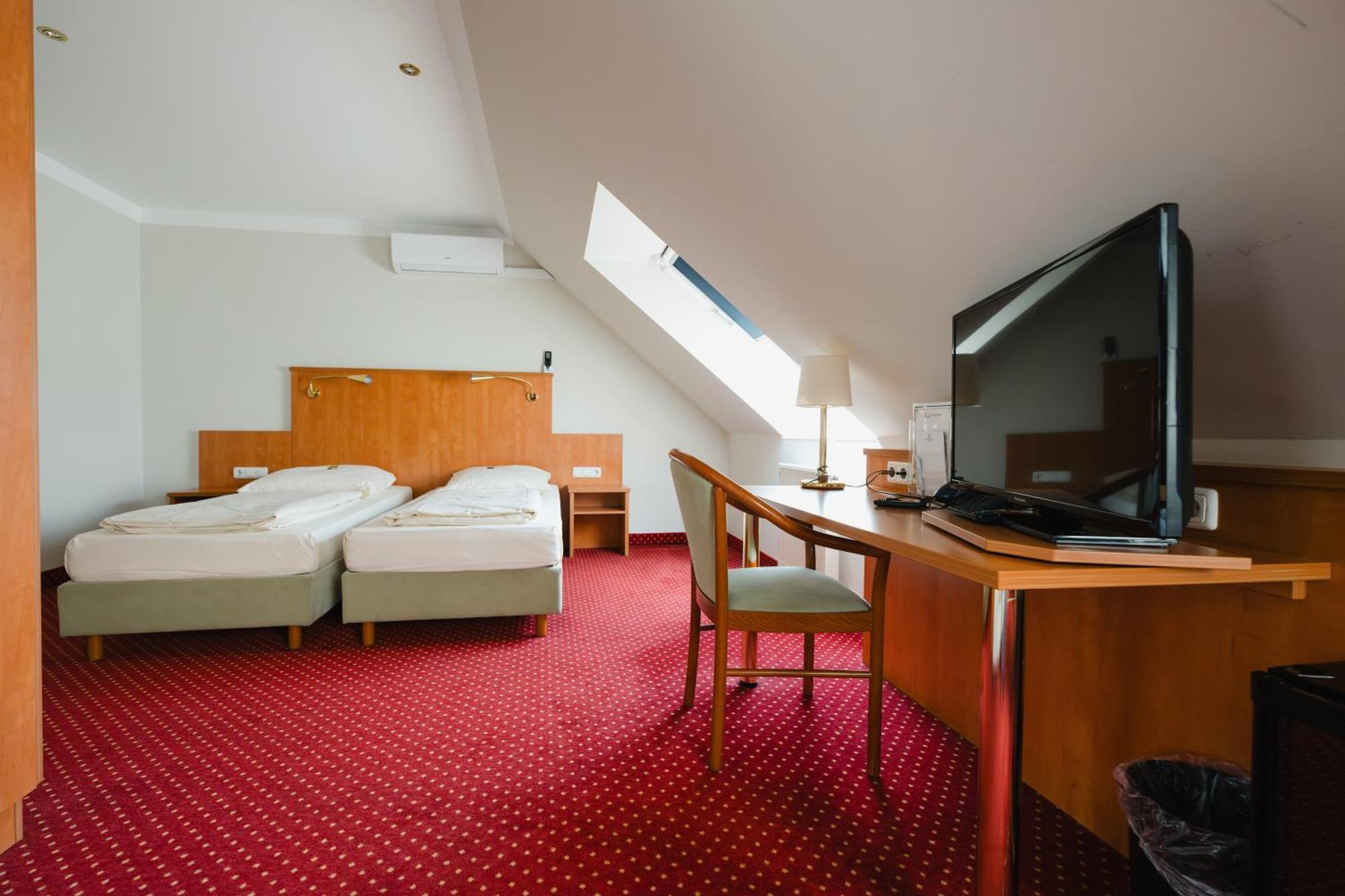 Hotel Mirage Дуйсбург Екстериор снимка