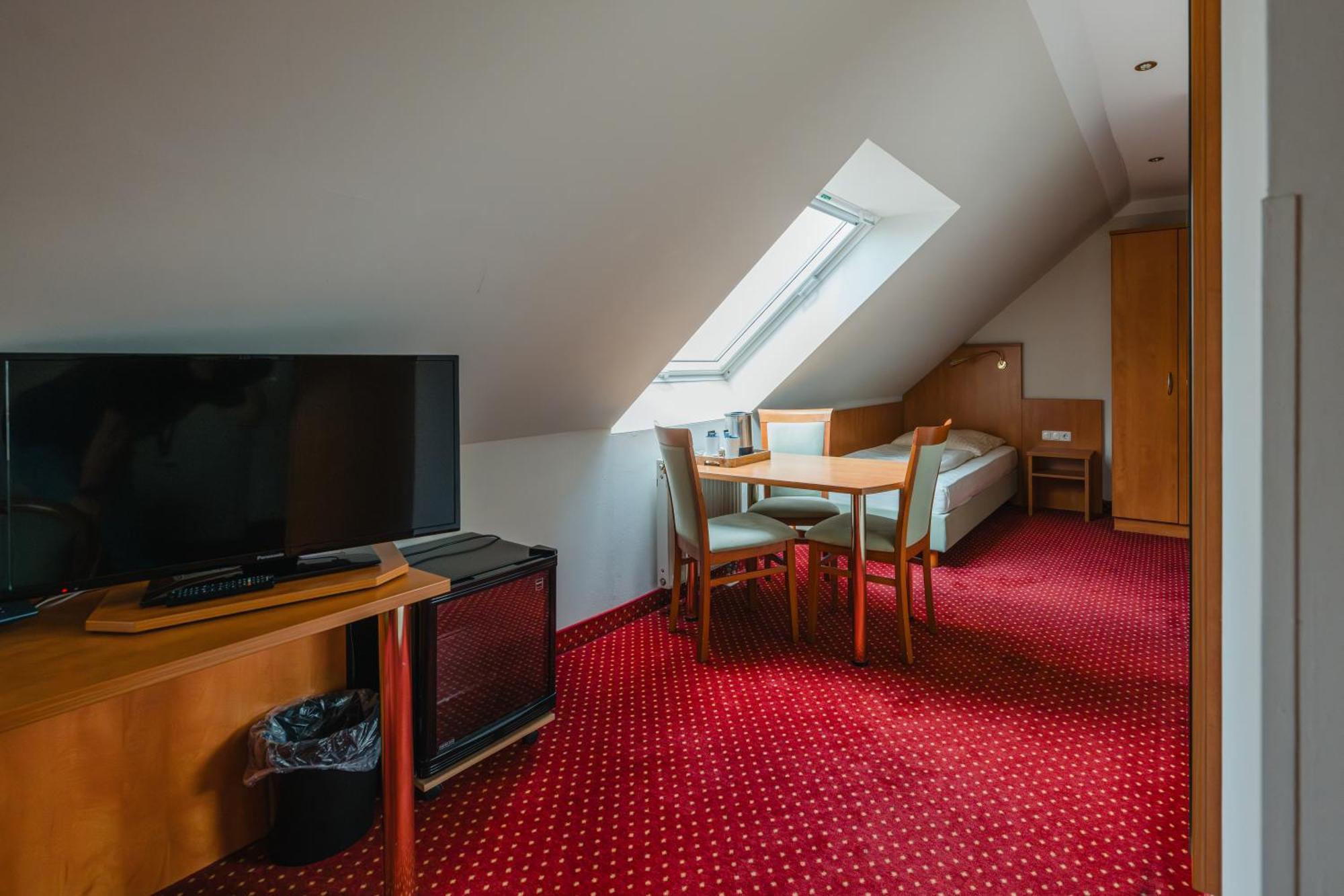 Hotel Mirage Дуйсбург Екстериор снимка