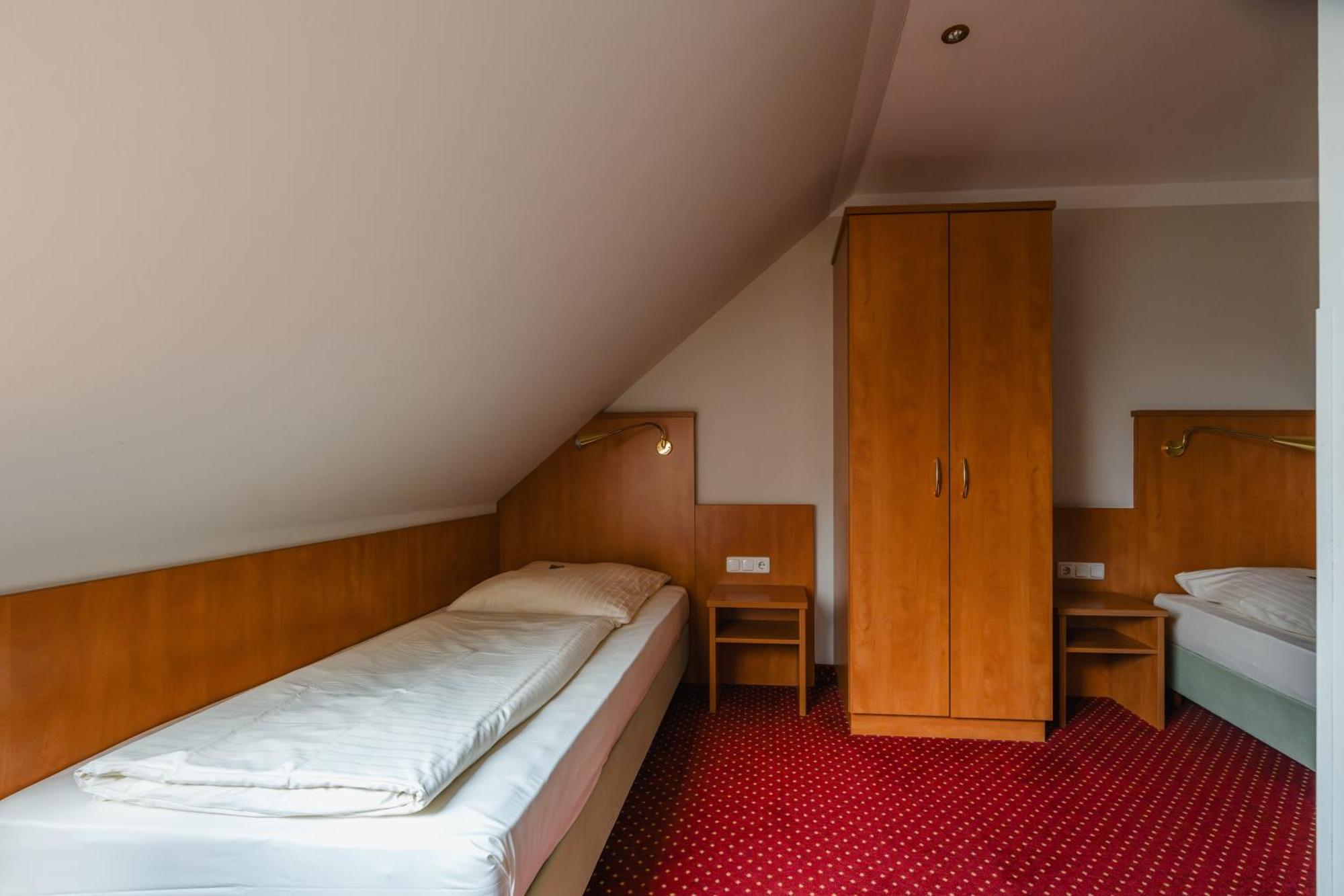 Hotel Mirage Дуйсбург Екстериор снимка