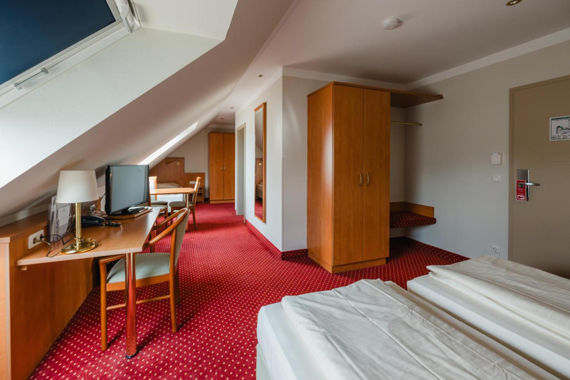 Hotel Mirage Дуйсбург Екстериор снимка