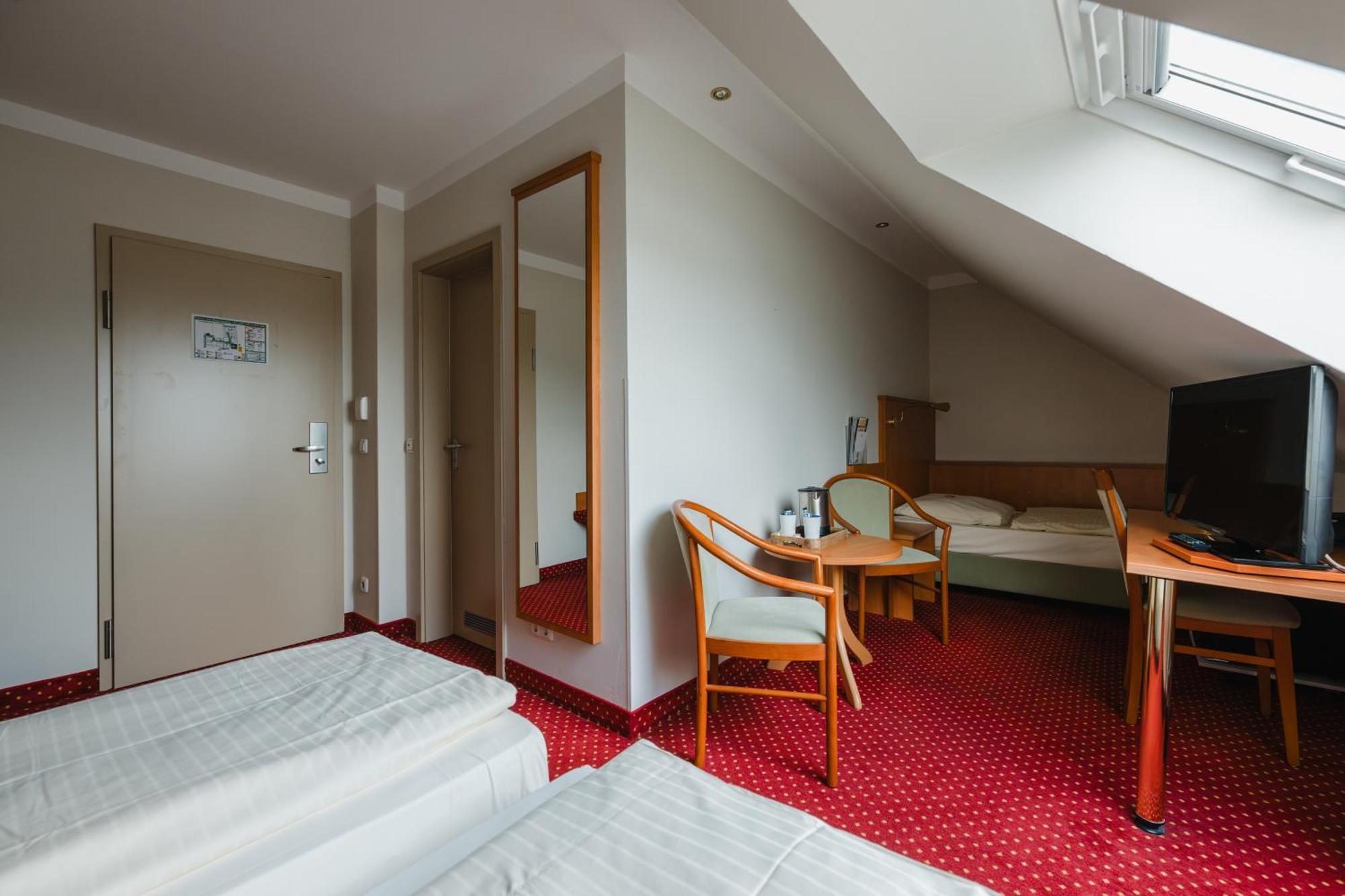 Hotel Mirage Дуйсбург Екстериор снимка