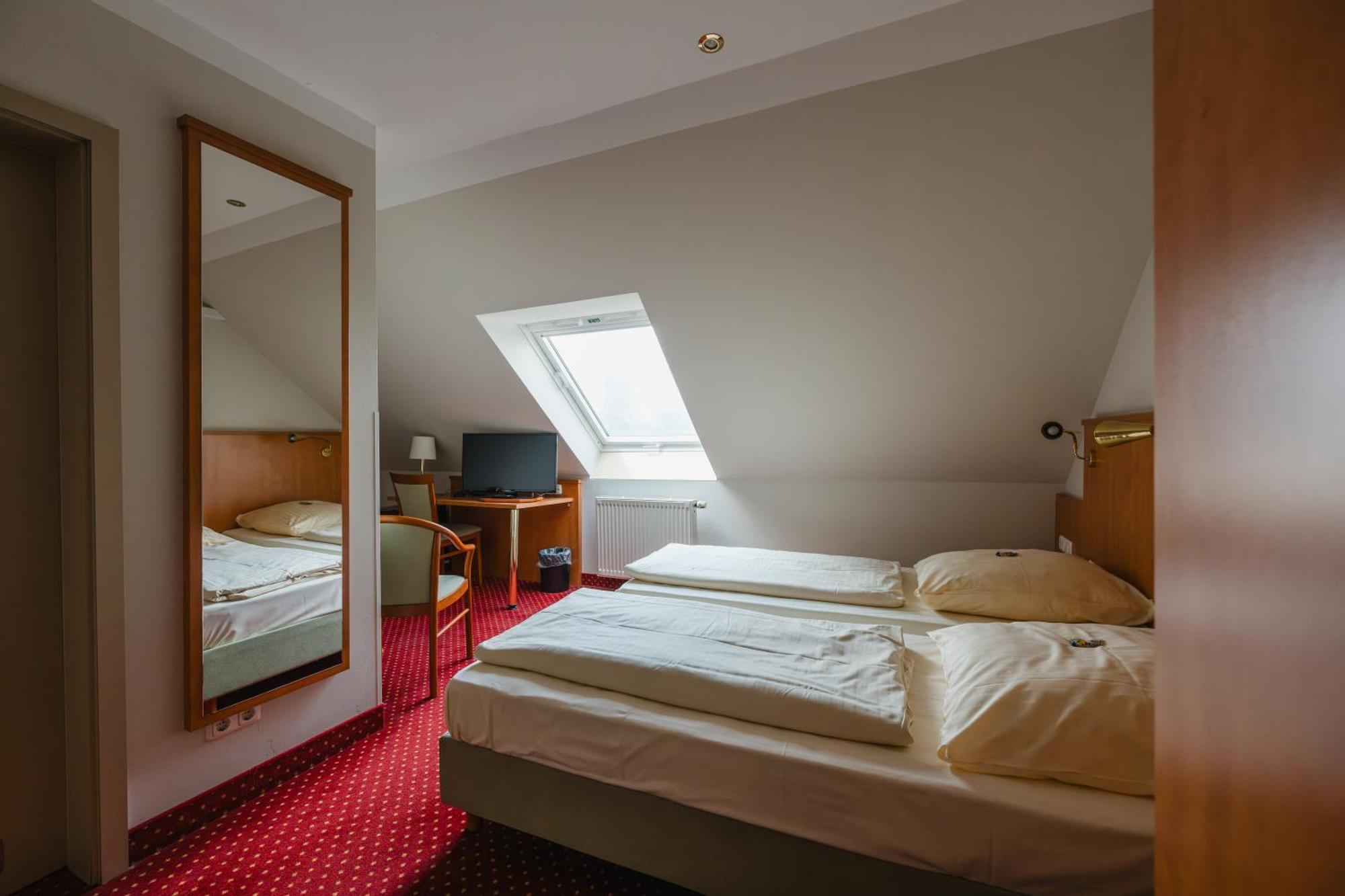 Hotel Mirage Дуйсбург Екстериор снимка