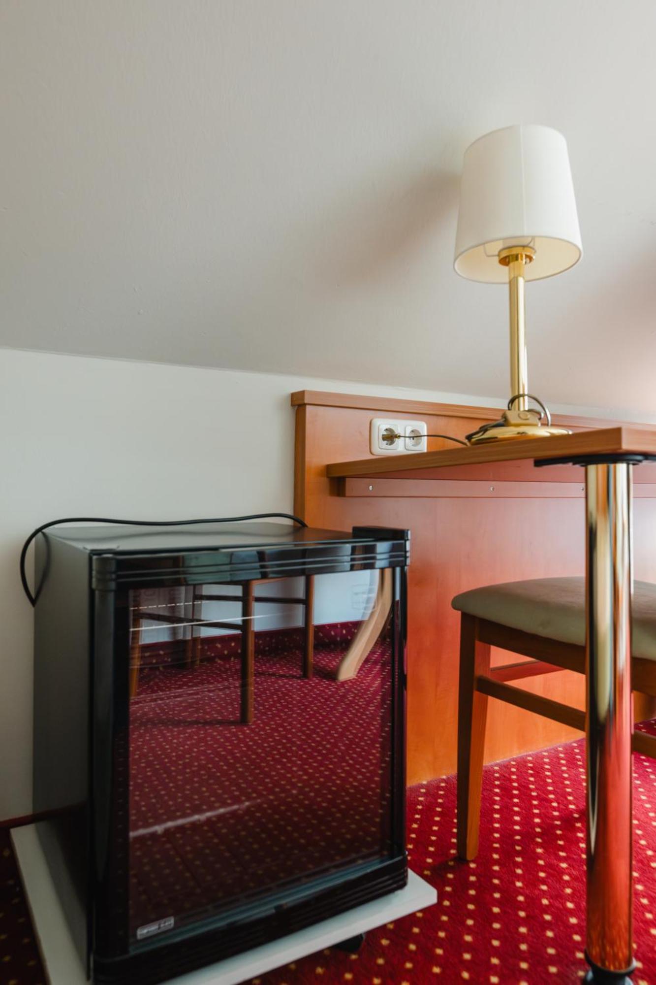 Hotel Mirage Дуйсбург Екстериор снимка