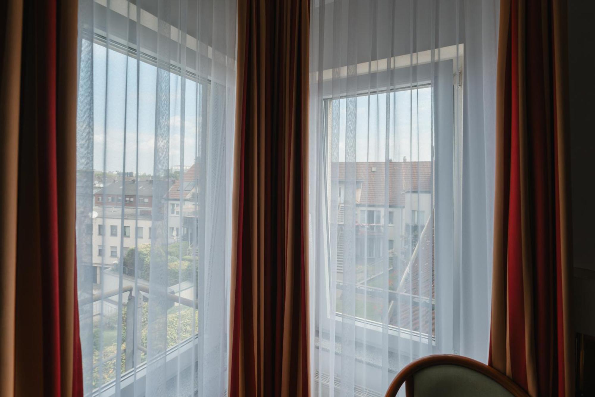 Hotel Mirage Дуйсбург Екстериор снимка