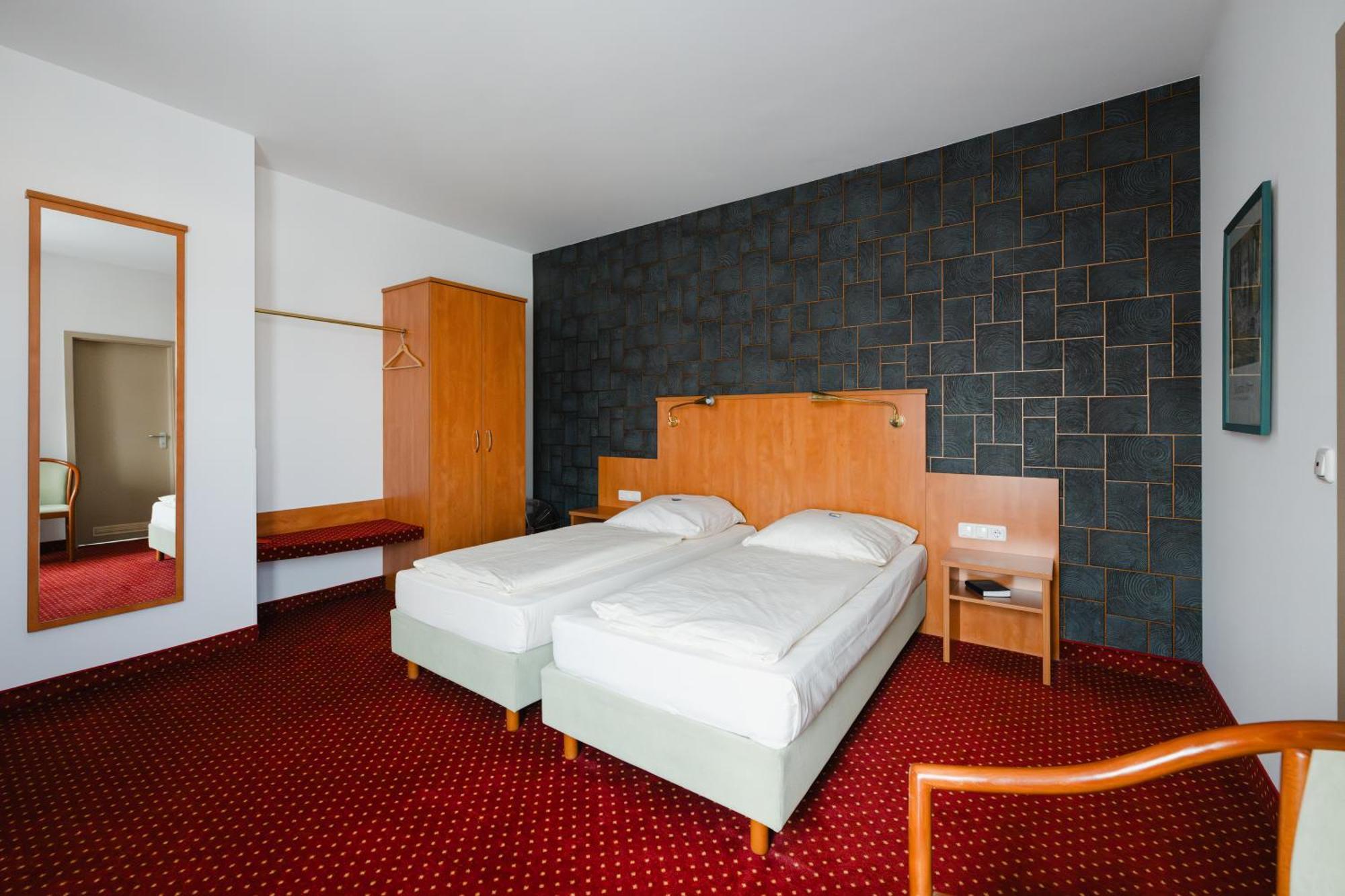 Hotel Mirage Дуйсбург Екстериор снимка