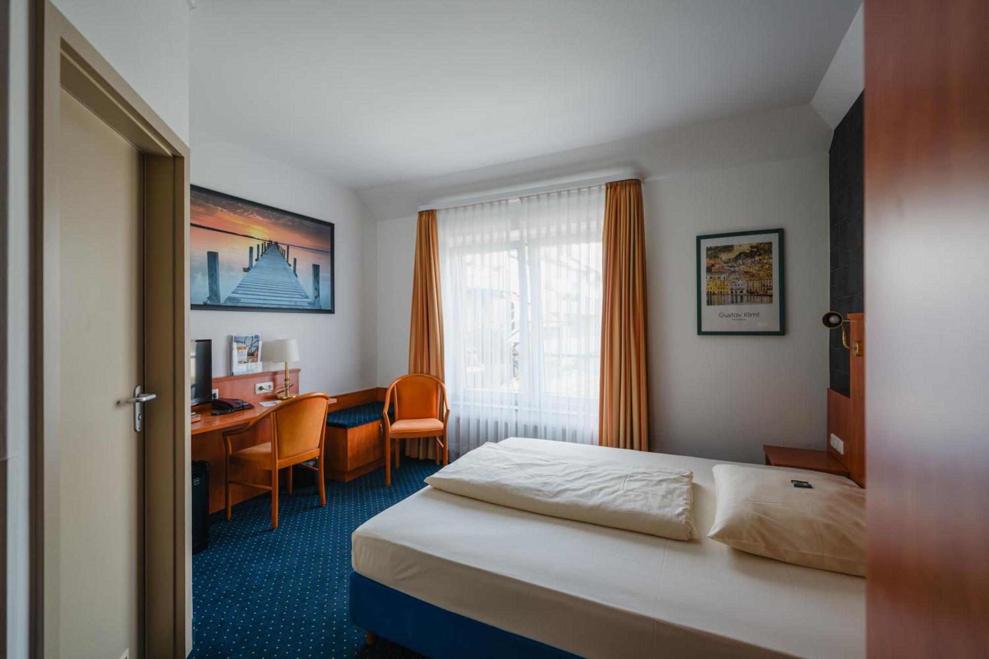 Hotel Mirage Дуйсбург Екстериор снимка