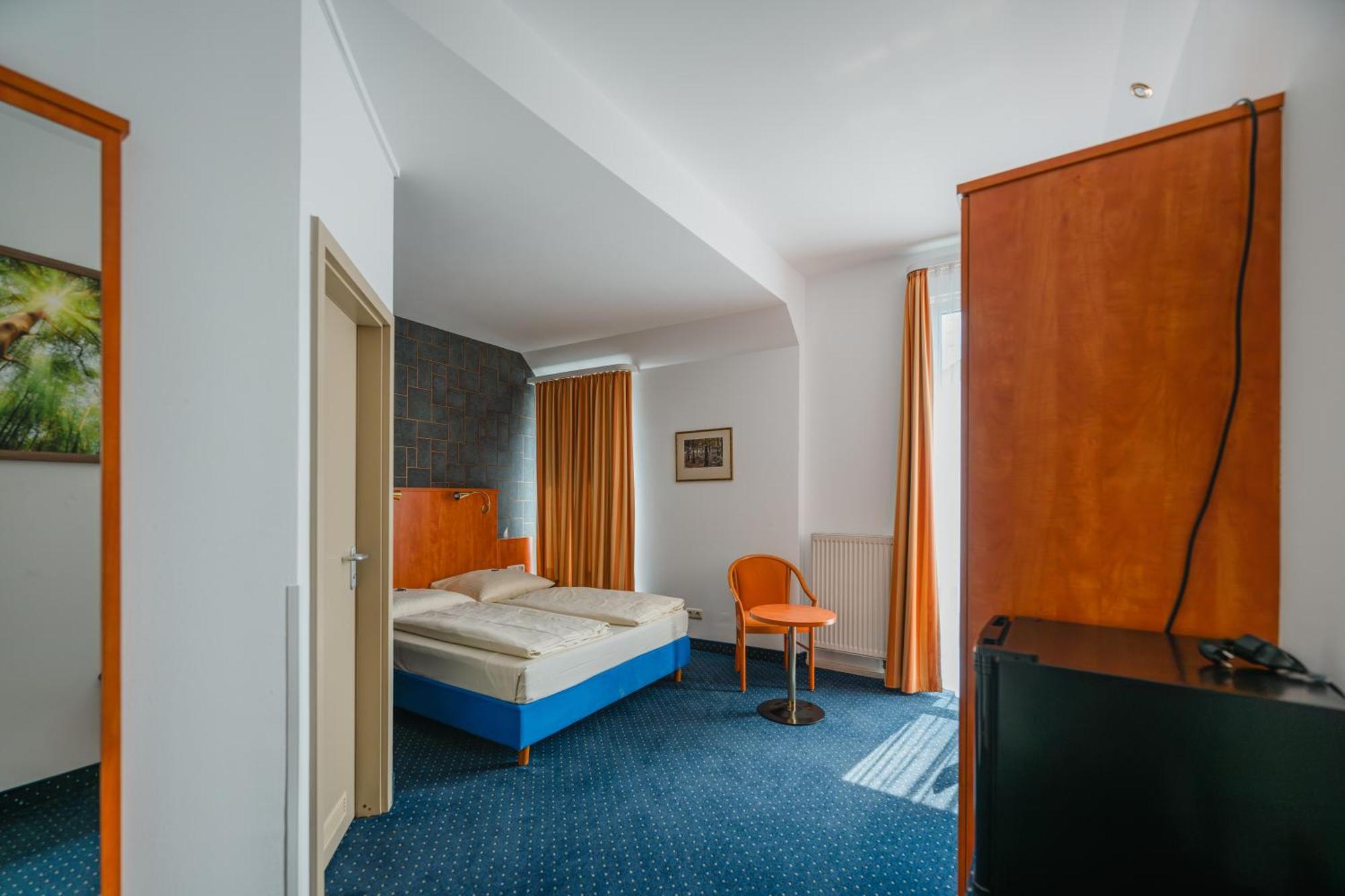 Hotel Mirage Дуйсбург Екстериор снимка