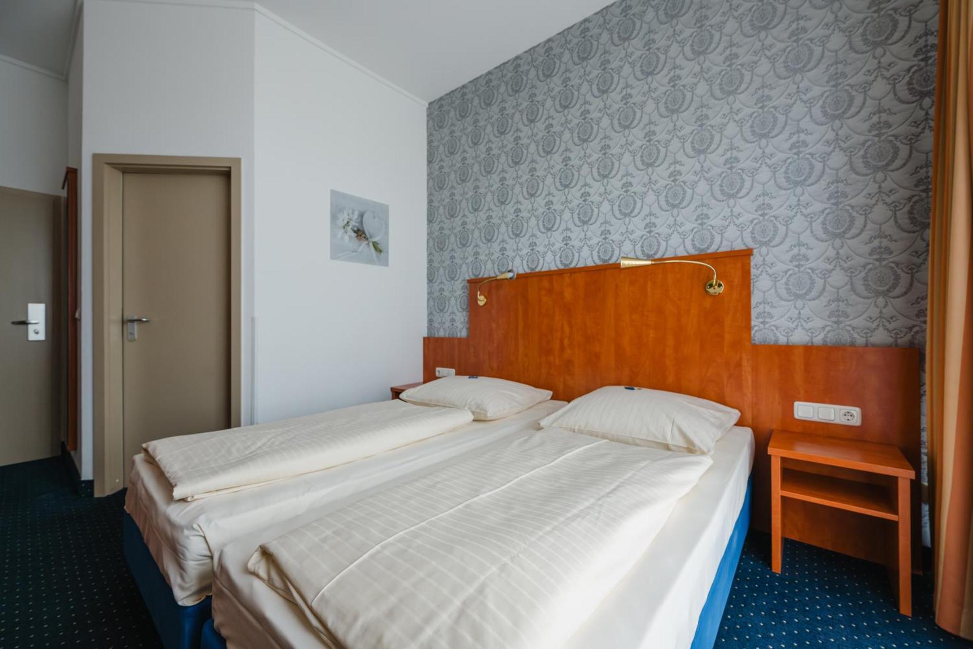 Hotel Mirage Дуйсбург Екстериор снимка