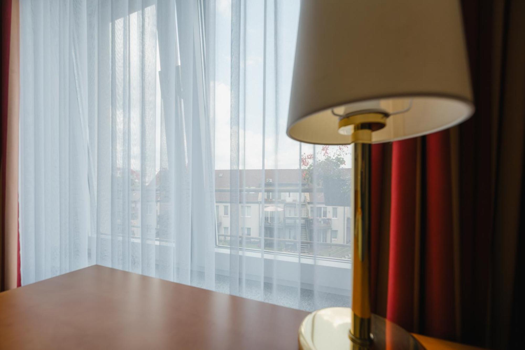 Hotel Mirage Дуйсбург Екстериор снимка